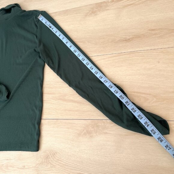 Levi's Ruched Turtleneck Top in Spruce Green (Lrg) Dark Academia / Classic Prep - Picture 9 of 12